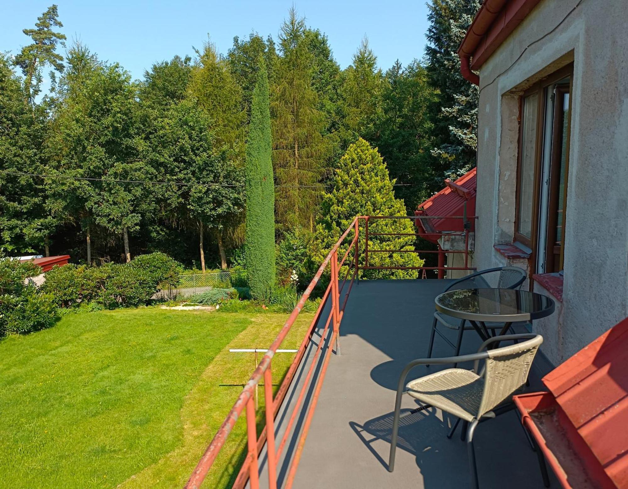 Apartman Za Lesem Cerveny Kostelec Luaran gambar