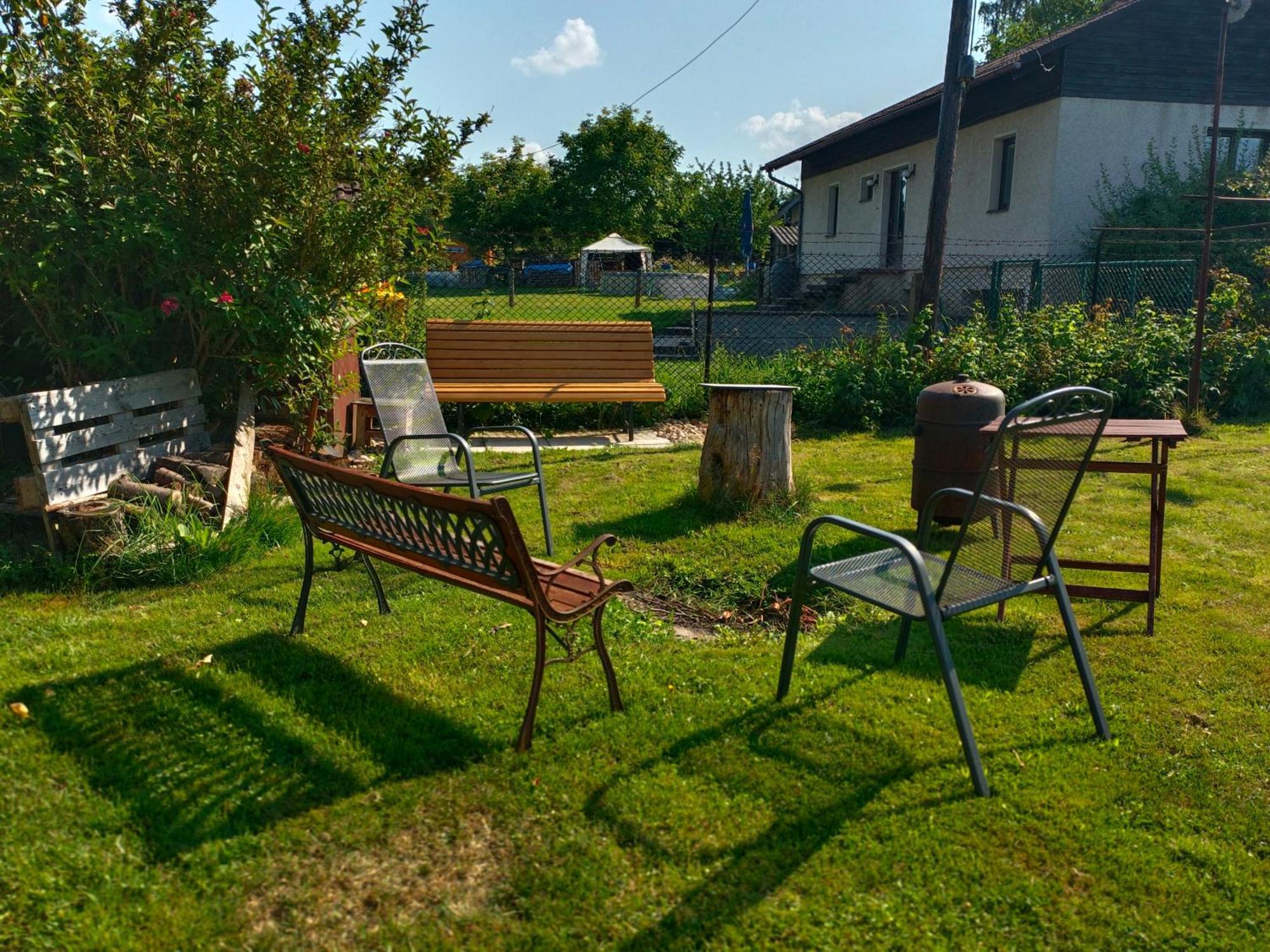 Apartman Za Lesem Cerveny Kostelec Luaran gambar